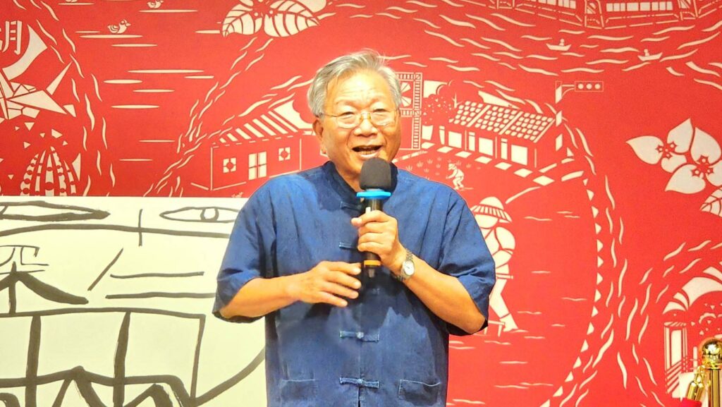 ▲林永發教授籌畫親子展，讓大家看到作品所產生的正向能量，他認為藝術發展之路無限寬廣，值得投注更多心力。（記者 詹佳綺/攝）