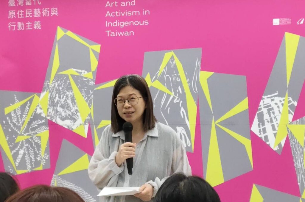國美館長陳貺怡介紹展覽的精神與意義。（記者 陳安婷/攝）