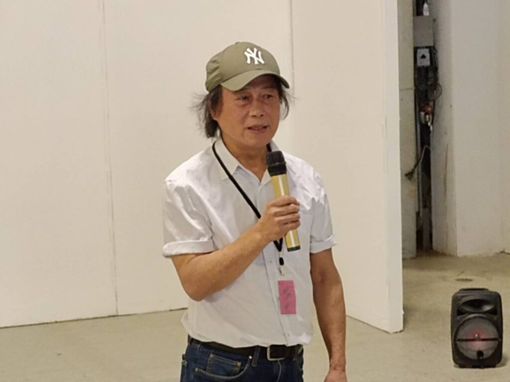 ▲參展藝術家劉柏村則強調,行之多年的國際藝術博覽會,今年以三維空間及雕塑展出為主題,認為對藝術家有正面鼓勵的作用。(記者 辛澎祥/攝)