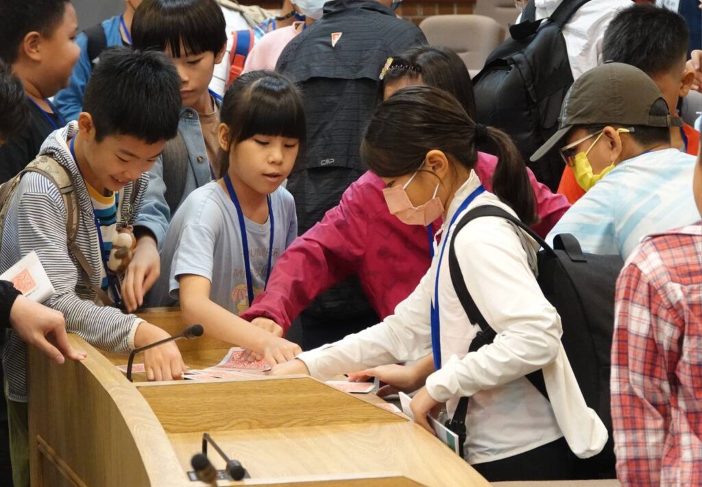 ▲參與活動的親子大小朋友，顯得趣味橫生。（圖/南投文化局 提供）