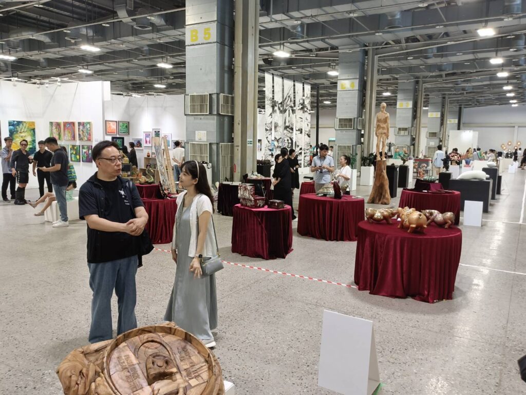 ▲展出空間的優質環境與展品的精巧擺設,呈現出不同的視野格局,讓展覽活動開拓出全新的商機與可能。(記者 辛澎祥/攝)
