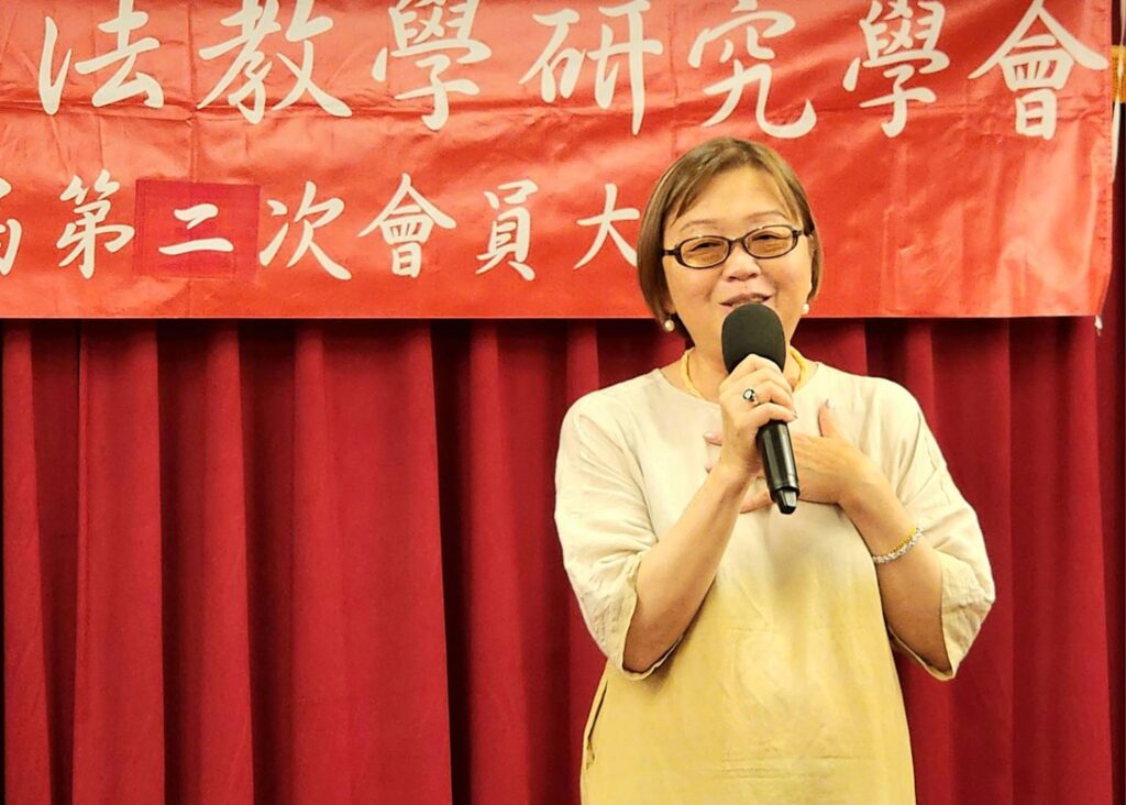 ▲法國書硯學院校長林淑琳，特別在活動中說明學會將在臺法書藝交流與作品聯展中扮演重要角色，也將開啟學會未來國際書藝交流的重要使命。（記者 詹佳綺/攝）