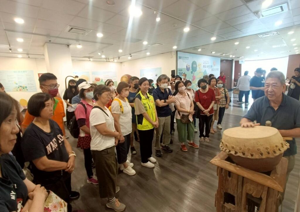 ▲特展在鼓聲中引發觀者民眾共鳴。(圖/新北市文化局 提供)