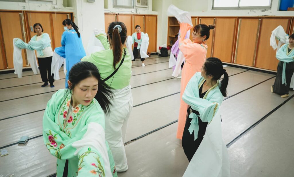 ▲教師學員們粉墨登場。(圖/傳藝中心 提供)