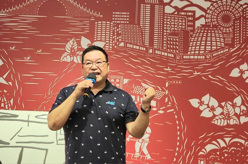 ▲國立東華大學藝術學院院長廖慶華，與林永發教授一家人熟稔，對藝術家家庭的創作特質與藝術生命的靈動有著極多的敘述，讓人印象深刻。（記者 詹佳綺/攝）