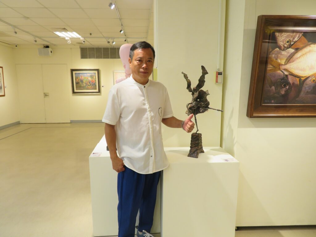 獲選入展的雕塑類藝術家趙世賢，作品〈舞之韻〉。（圖/大墩文化中心提供）