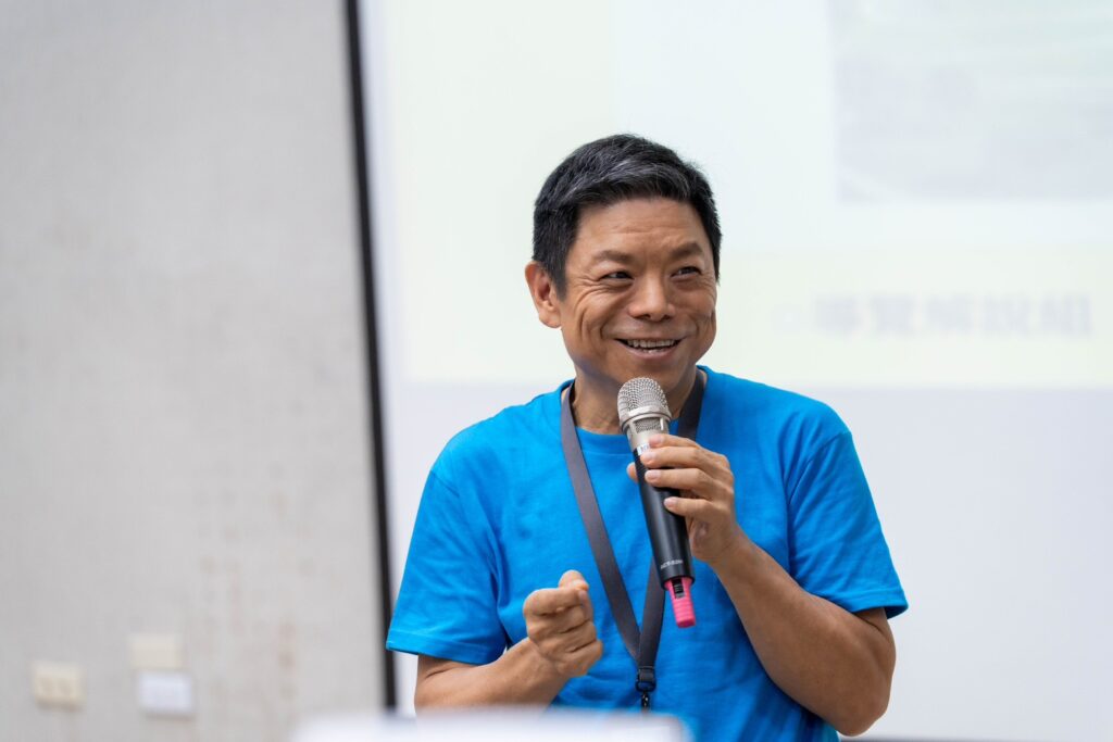 文化局施純福副局長勉勵志工夥伴。 (圖/中美館提供)