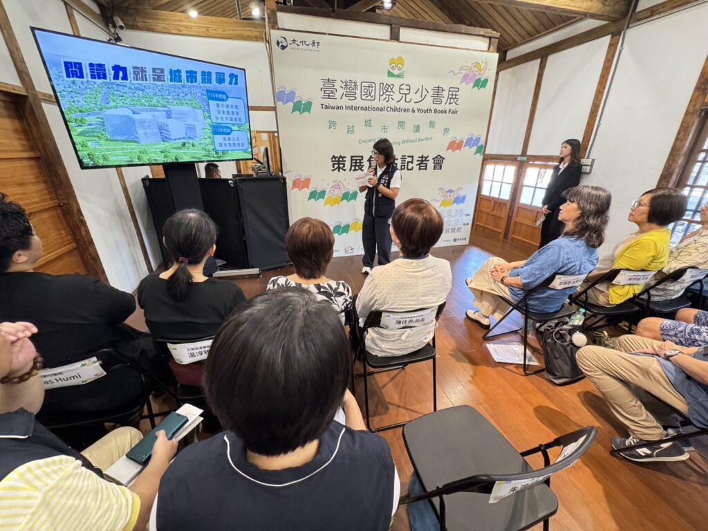 臺中作為地主城市，精心規劃「臺中主題城市館」，結合「臺中大百科」選書概念，企劃多場限定活動。（圖/文化局提供）