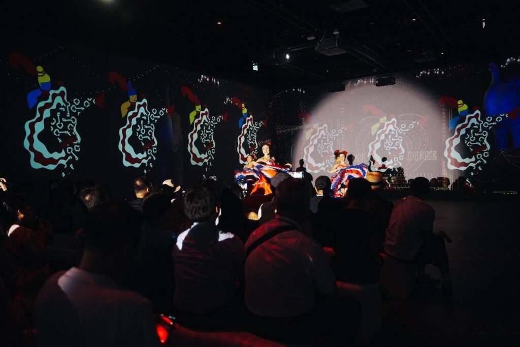 ▲展演現場的演出節目也讓與會者目不轉睛，場面熱烈。（圖/鑫囍探索旅行 提供）
