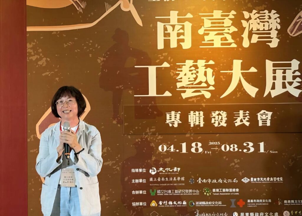 臺南生活美學館館長黃瓊瑩致詞時表達對南臺灣工藝大展的肯定與期待。（圖/臺南生活美學館 提供）