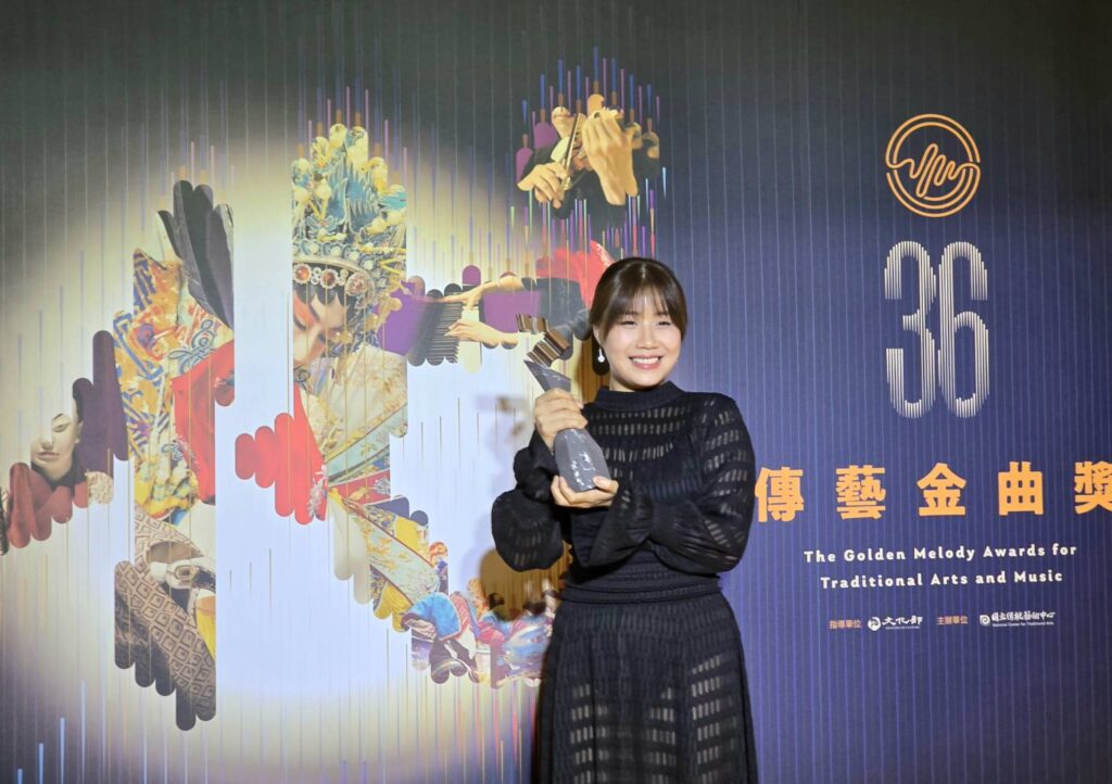 ▲江亭瑩以薪傳歌仔戲團的「兩生花劫」的精湛演技,而榮獲最佳青年演員獎,備受矚目。(記者 辛澎祥/攝)