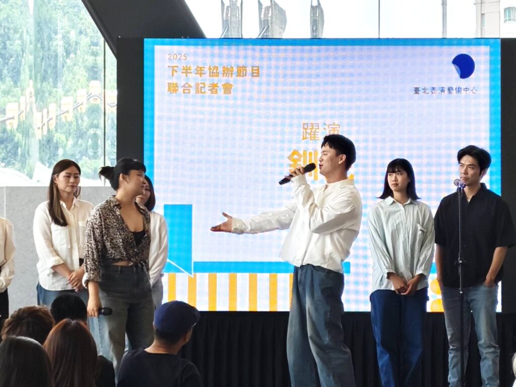 《釧兒》在記者會上的精彩演出。（記者 陳安婷/攝）