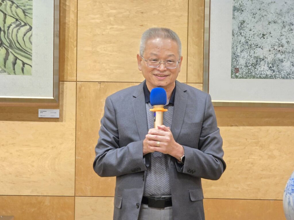 ▲前中央投資公司董事長陳樹，出席石青畫會聯展開幕式時特別表達對畫會的歷史風華的肯定與讚揚之意。（記者 辛澎祥/攝）