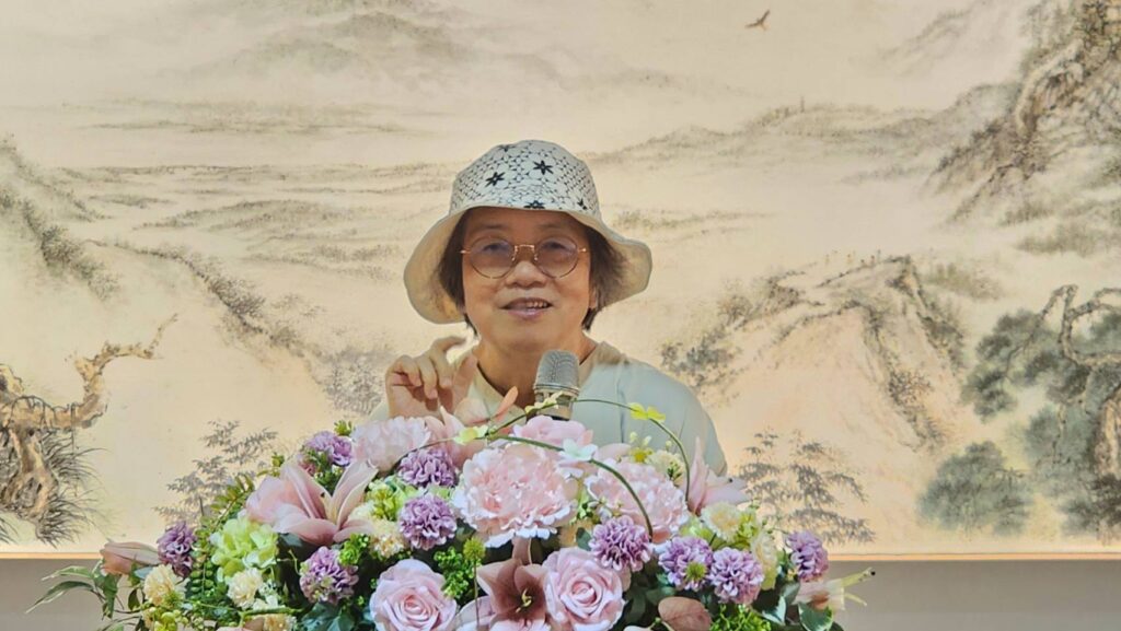 ▲前故宮博物院器物處處長蔡玫芬認為,林文嶽老師在家人的支持與包容下,專注藝術創作且成就非凡,這是個令人羡慕和推崇的藝術家典範。(記者 詹佳綺/攝)