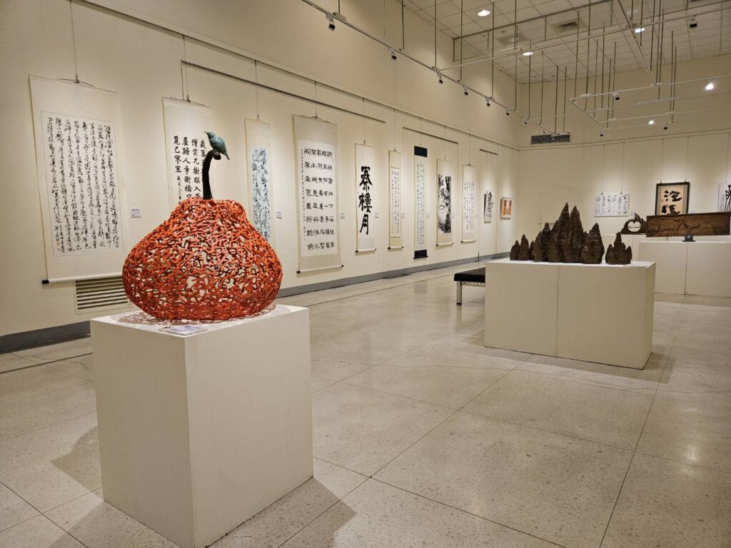 集結362位臺中市當代藝術家作品，於大墩文化中心開展。（圖/大墩文化中心提供）