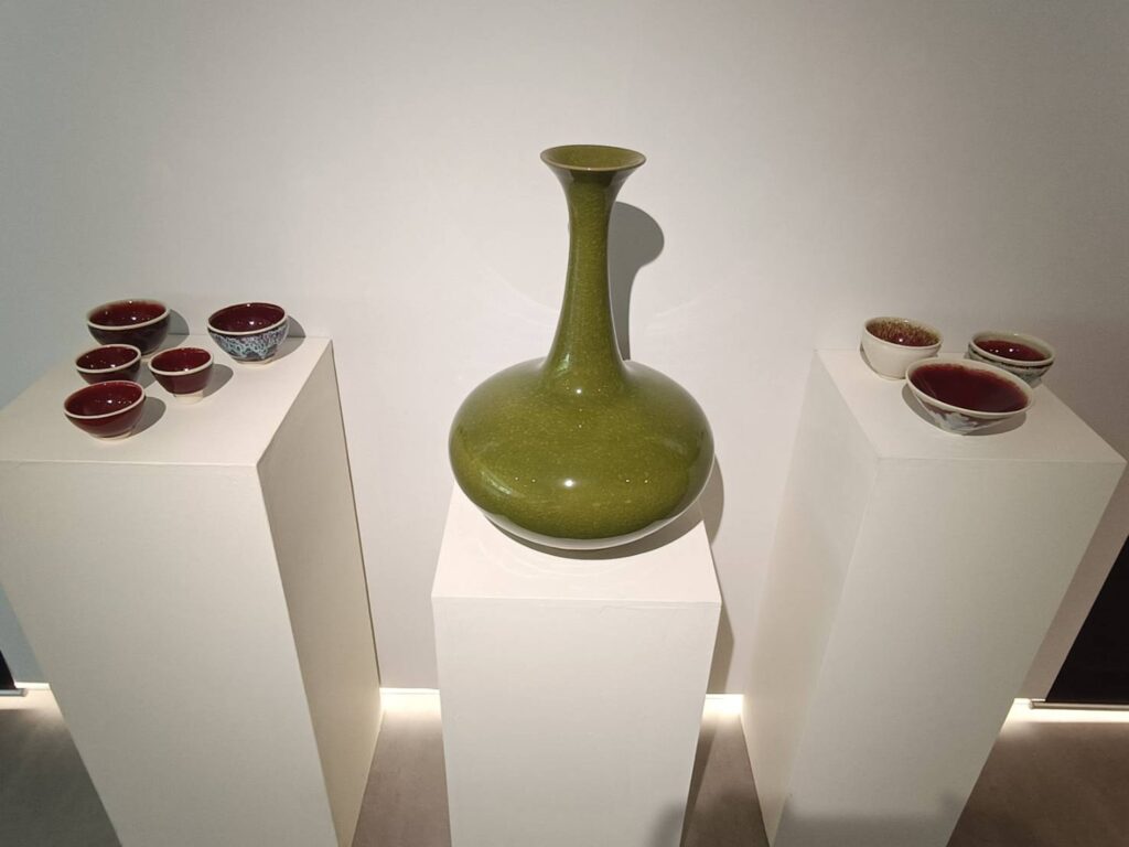 ▲邵椋揚老師的陶瓷工藝作品，帶給觀者不同的視覺景觀，為其藝術思路找到生命的軌跡。（記者 辛澎祥/攝）