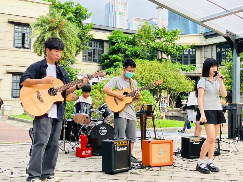 ▲松山文創園區與松山高中簽署合作備忘錄，讓學生們成為活動舞臺的主角。（圖/松山文創園區 提供）