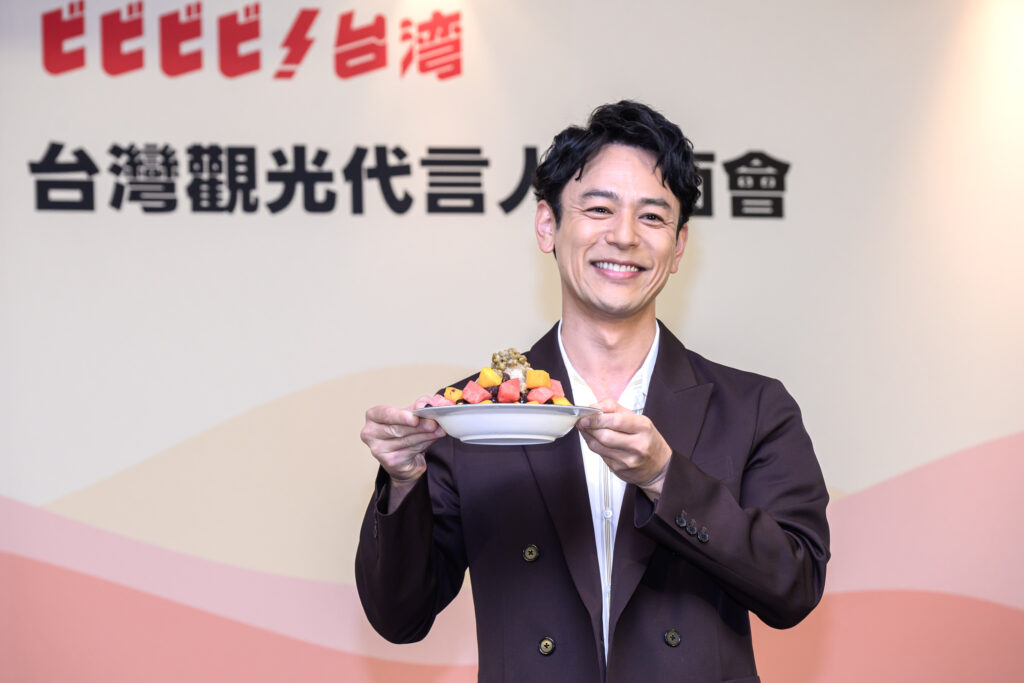 ▲現場製作台灣古早冰與大家分享，場面相當熱烈。（記者 辛澎祥/攝）