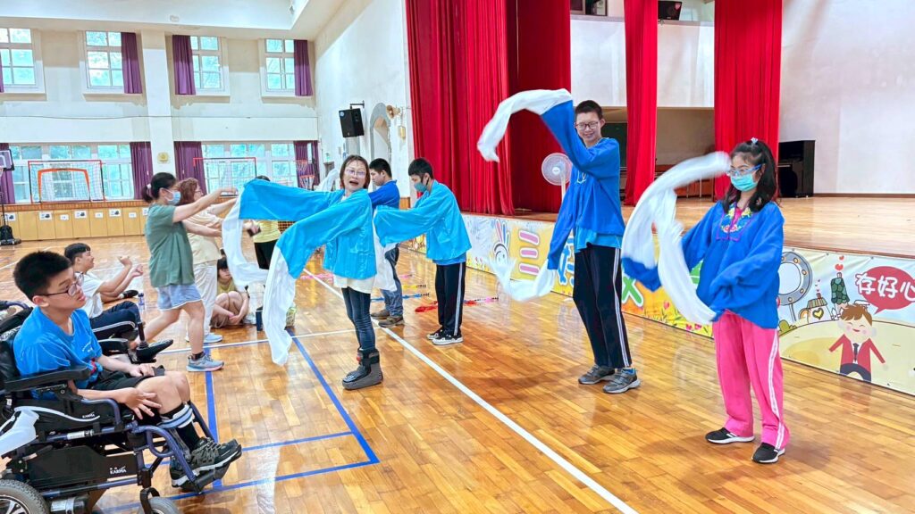 ▲特教學生也來學習歌仔戲,嘗視新事務,可謂不落人後。(圖/傳藝中心 提供)