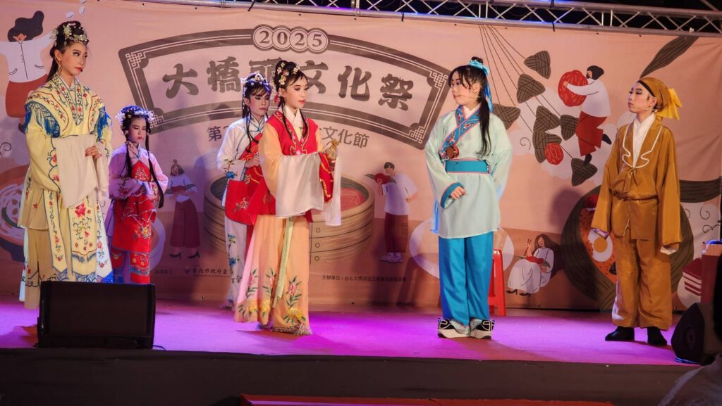 ▲永樂國小學童的歌仔戲演出相當受到好評。(記者 辛澎祥/攝)