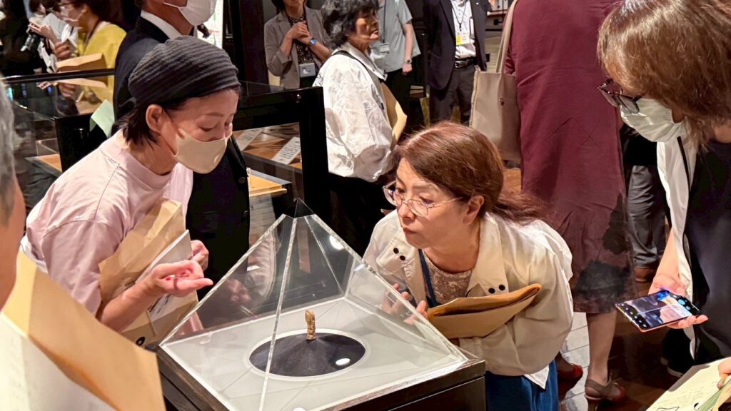 ▲日本民眾驚艷漢本文物工藝技術。(圖/宜蘭文化局 提供)
