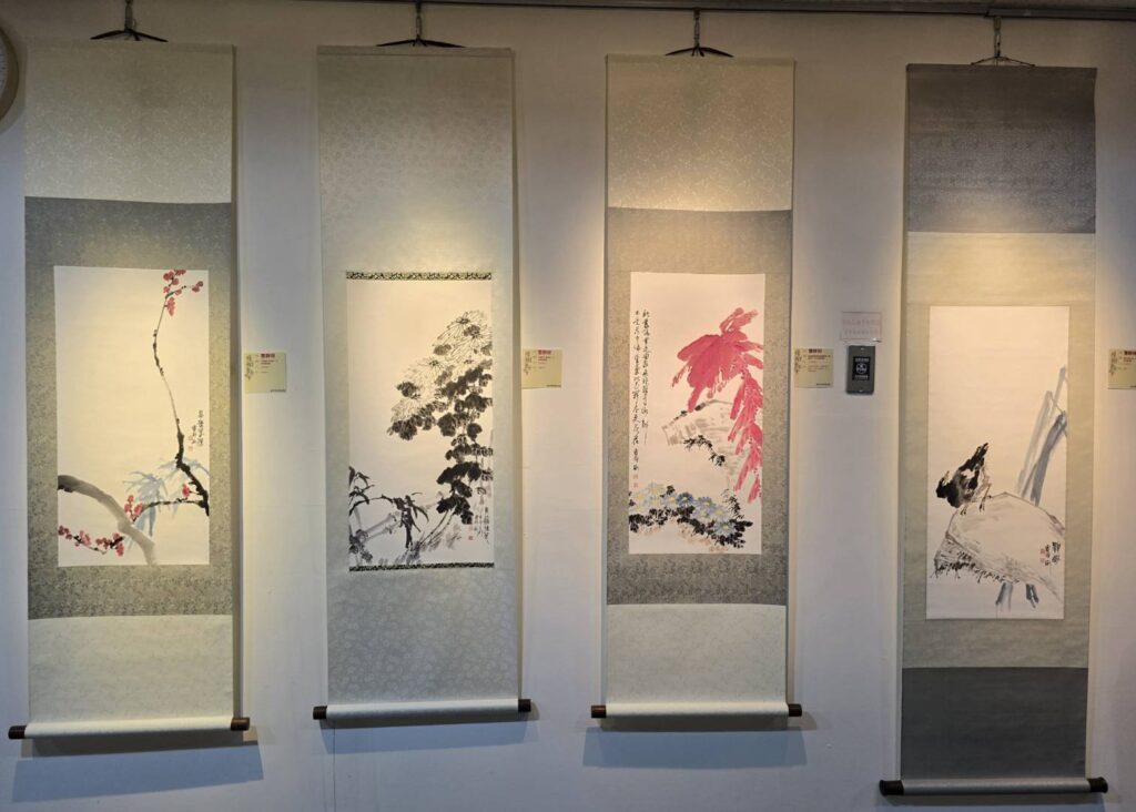 ▲曹靜琍理事長較少展出的水墨畫創作，從作品中也能看見她紮實的筆觸與基本功，格外受到關注。（記者 詹佳綺/攝）