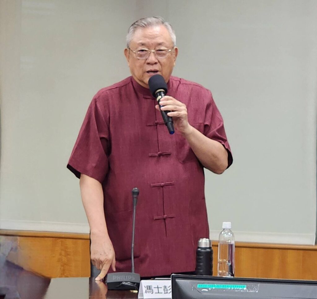 ▲臺北市中華藝術書畫協會理事長馮士彭，對東粉堂書畫會理事長曹靜琍的多重身份且親力親為的作風與人格特質感到十分推崇。（記者 詹佳綺/攝）
