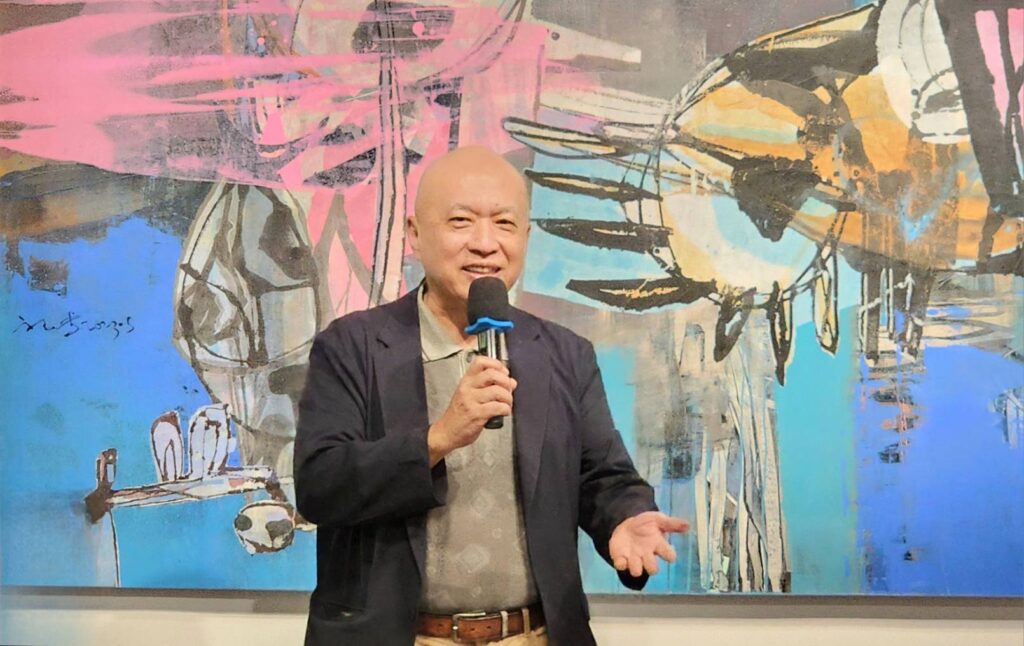 ▲台新文化藝術基金會董事長鄭家鐘強調郭博州教授的作品，充滿了音樂與音符，大家猶如在一場交響樂盛會中感受特別開心自在。（記者詹佳綺/攝）