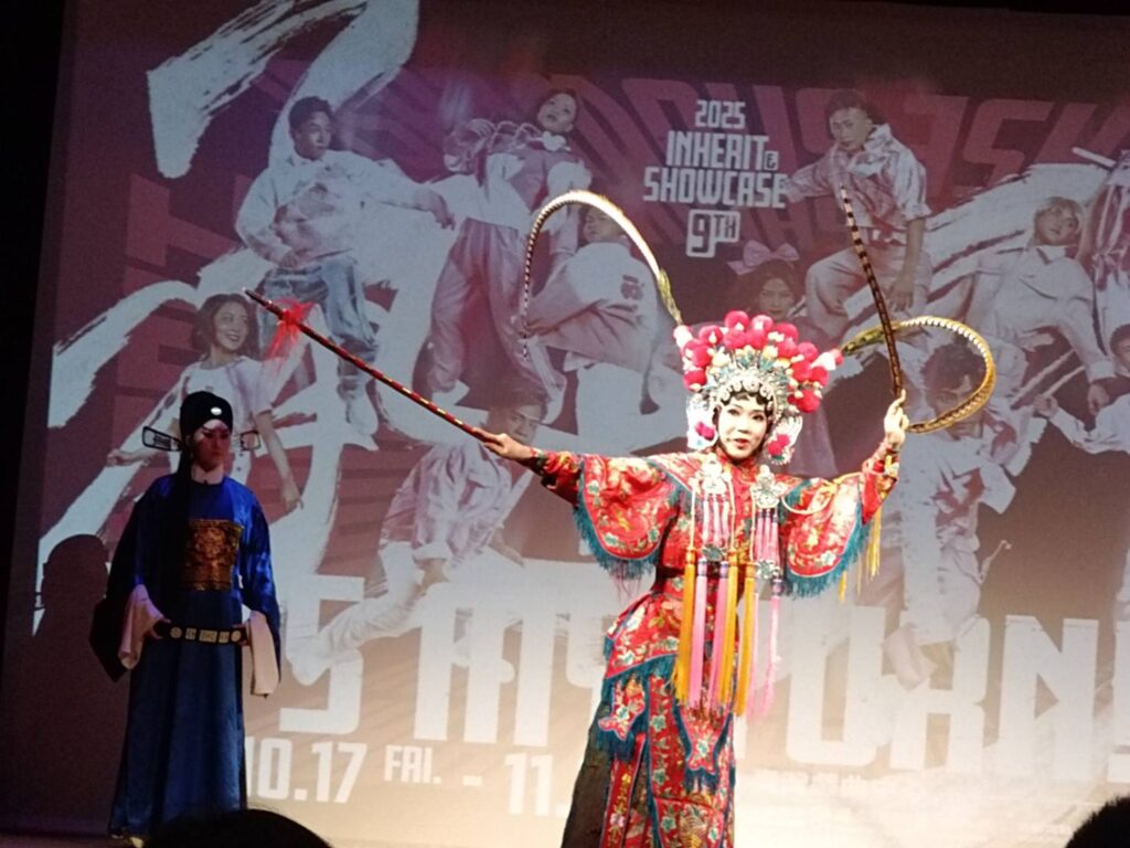 ▲傳統戲劇演出張力呈現正面的質感。（記者 辛澎祥/攝）