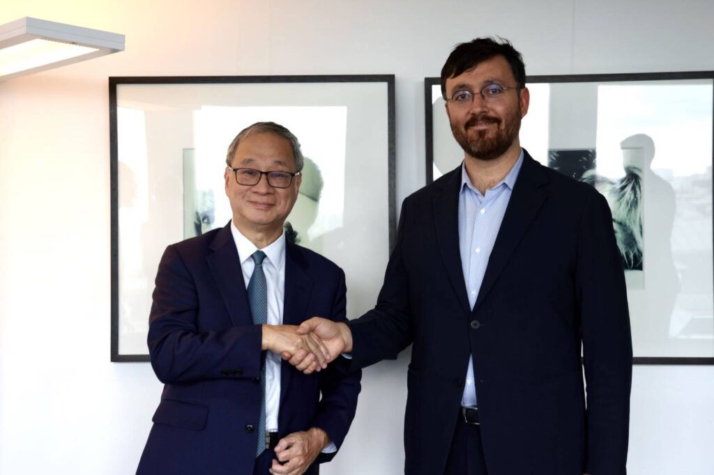 ▲李遠部長（左）與法國國家電影與動畫中心主席布魯埃爾開心合影相見歡。（圖/文化部 提供）