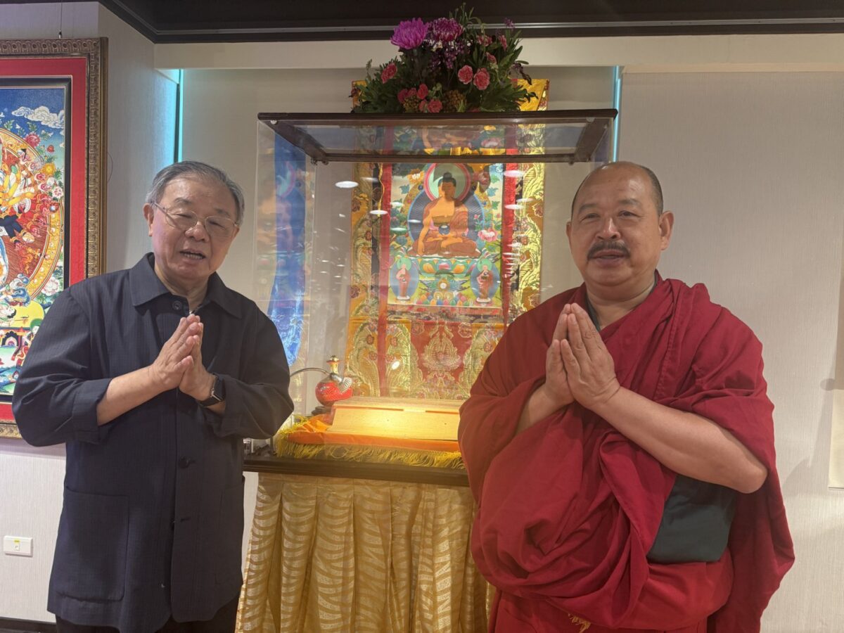 香港文物收藏家石漢基  捐獻佛教珍寶貝葉經  張炳煌居中牽引  嘎檔文化節增添佛光受矚目