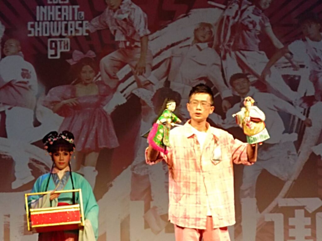 ▲布袋戲文化的全面普及，讓演出單位好整以暇，角色精銳盡出。（記者 辛澎祥/攝）