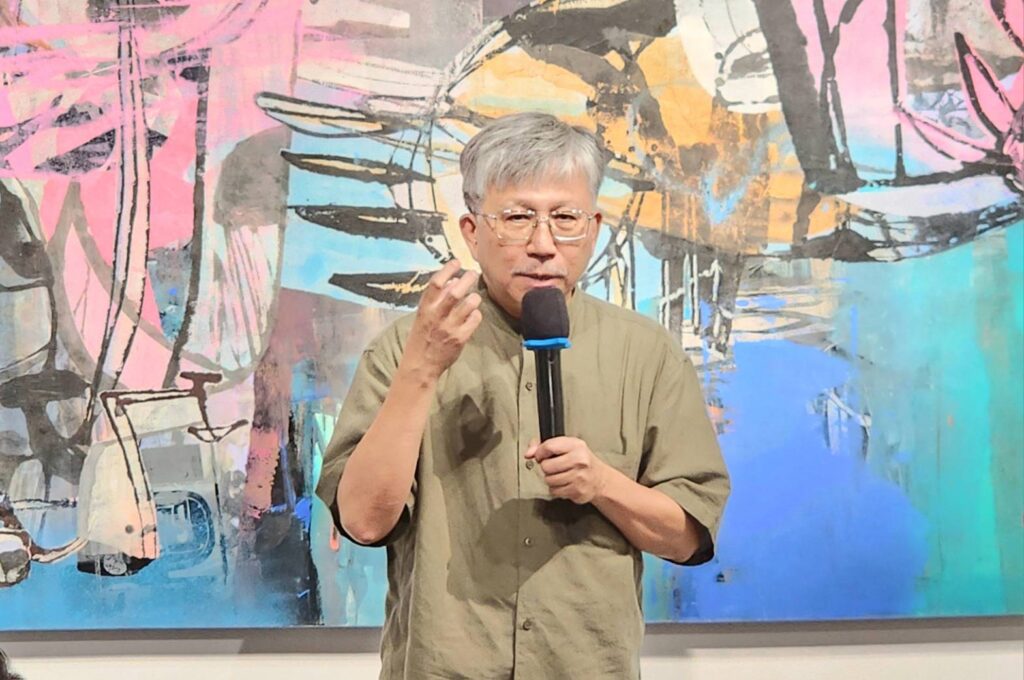 ▲前國美館館長現為臺北藝術大學教授的廖仁義，說明他以偵探的角色關注郭博州教授多年，認為他維持藝術初衷，讓作品充滿多面向的特質，令人敬佩。（記者 詹佳綺/攝）