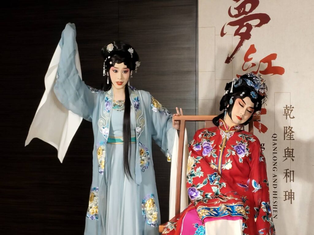 黃宇琳飾演的王熙鳳、林庭瑜飾演的秦可卿,烘托出細致的人物情感。(記者 陳安婷/攝)