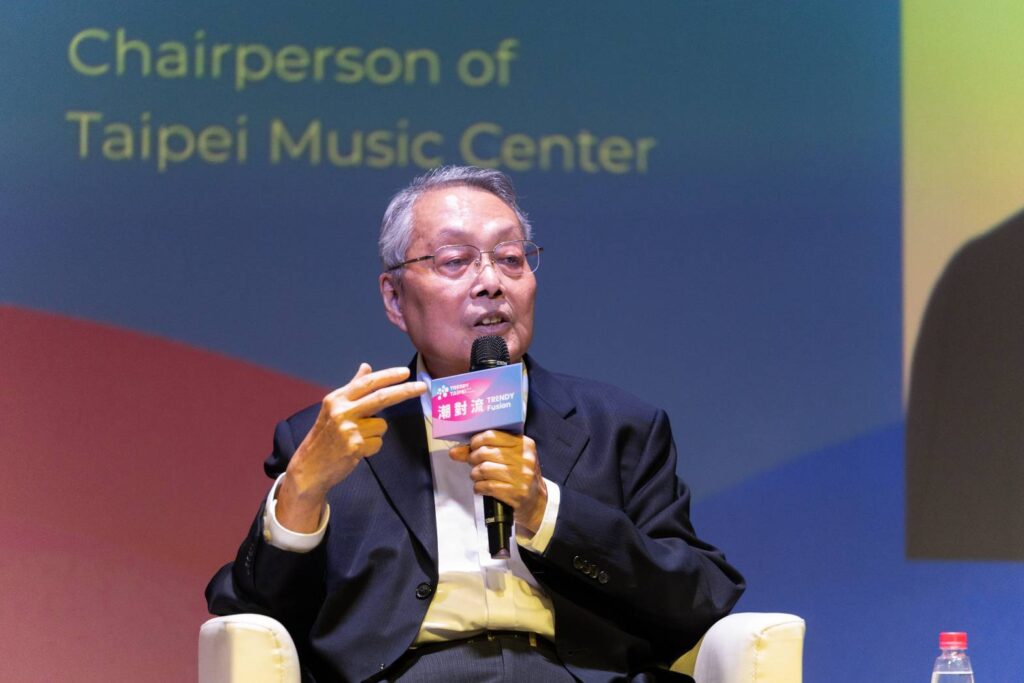 ▲科文雙融董事長施振榮認為文化與科技結合，將讓城市更為亮眼與綺麗。（記者 辛澎祥/攝）
