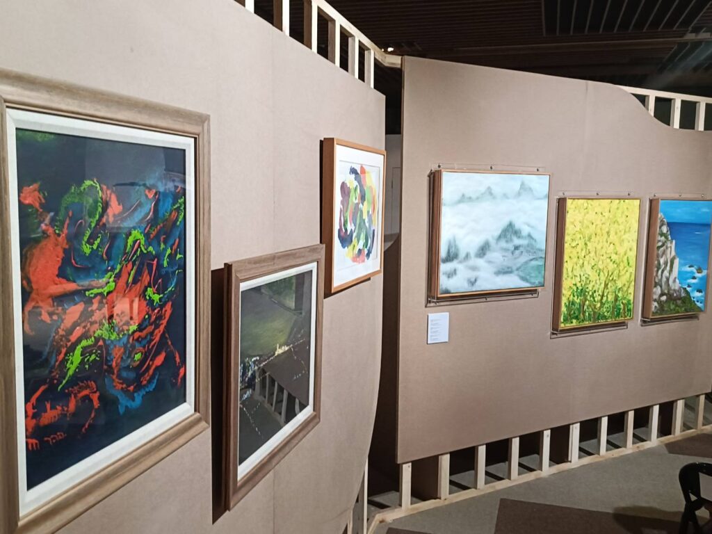 ▲馬水龍生前的畫作,由家屬收藏多年至今,如今展出備顯珍貴。(記者 辛澎祥/攝)