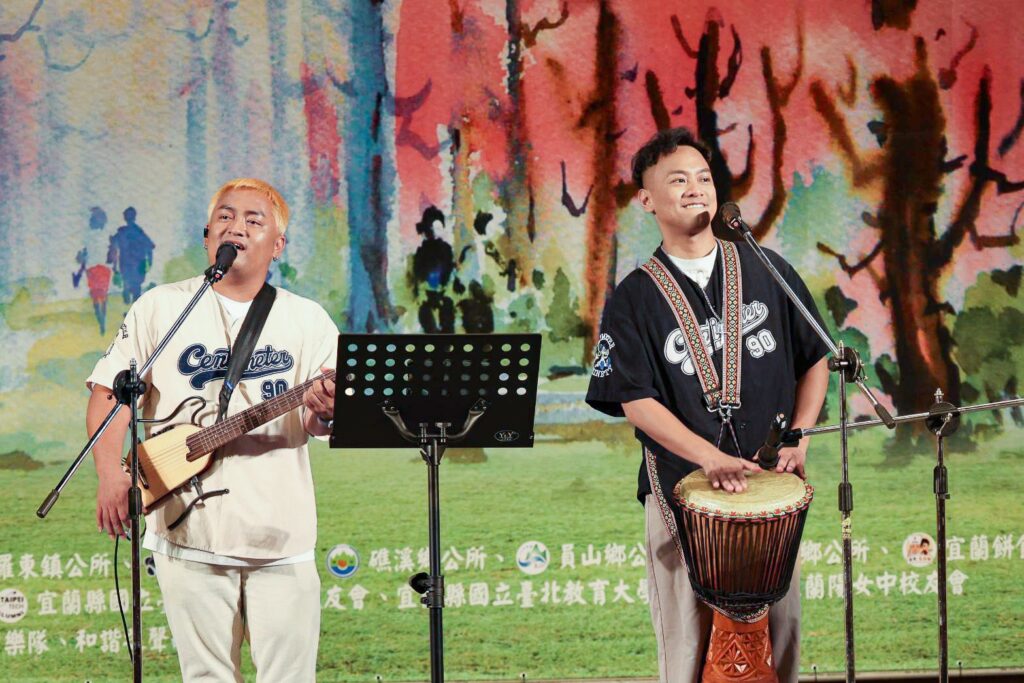 ▲演唱的音樂人總能傳播美善的歌聲與樂曲的音符給現場觀眾，讓大家聽得如痴如醉。（記者 辛澎祥/攝）