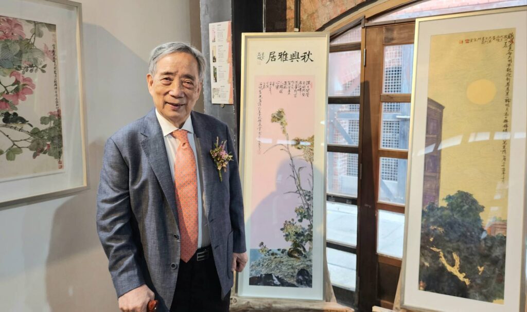 ▲以28的心情舉辦82年華的個展,黃光男教授強調藝術創作無止盡,繪畫細節不必講得太清楚,用心觀察與具備想像力即能融入畫境。(記者 辛澎祥/攝)