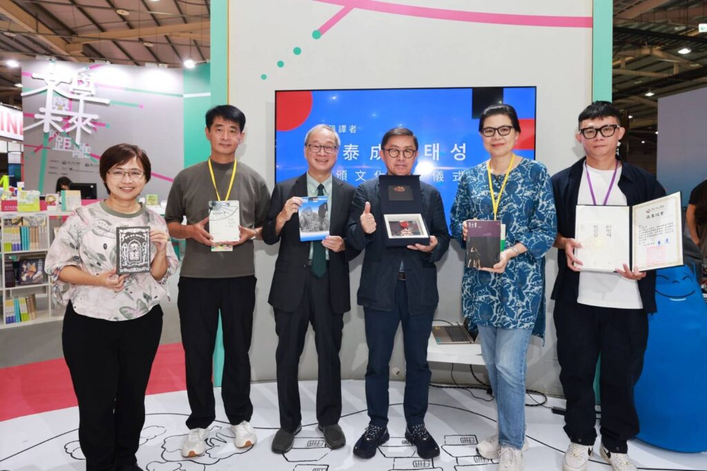 ▲頒贈儀式後與會單位貴賓合影留念。（圖/文化部 提供）