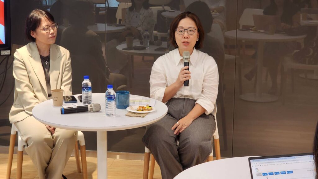 ▲文策院董事長王時思（右）與新任院長王敏惠針對文策院的現況提出解析與說明。（記者 辛澎祥/攝）