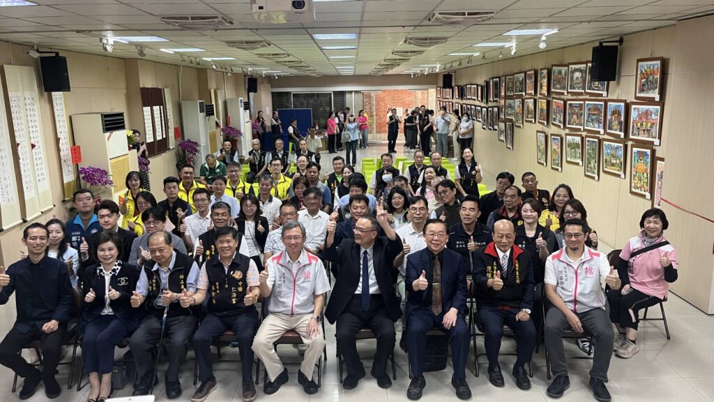 ▲展覽的雙方主辦單位代表於開幕式上合影留念,見證歷史。(圖/故宮 提供)