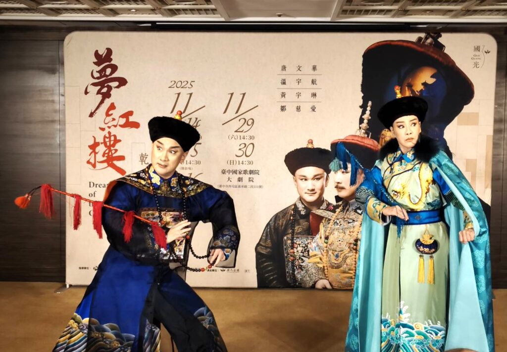 ▲「魔鬼細節」打磨再升級 舞臺設計、音樂設計全面進化,《夢紅樓.乾隆與和珅》壓軸再現。(記者 陳安婷/攝)