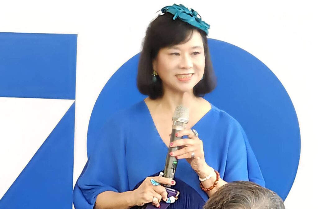 ▲臺藝大校友總會理事長陳志芬致詞時表達70周年慶的正面意義，在「藝起同慶」的慶祝活動中，看見校友與參展藝術家所投注的心力，讓人敬佩。（記者 辛澎祥/攝）