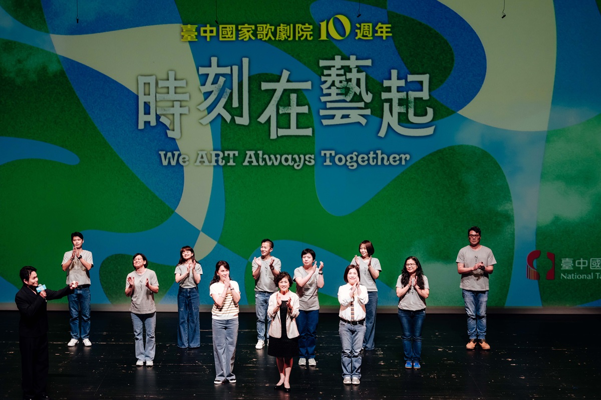 歌劇院10週年起跑   吉祥物「壺裡狗」、主題曲《揚帆啟航》登場