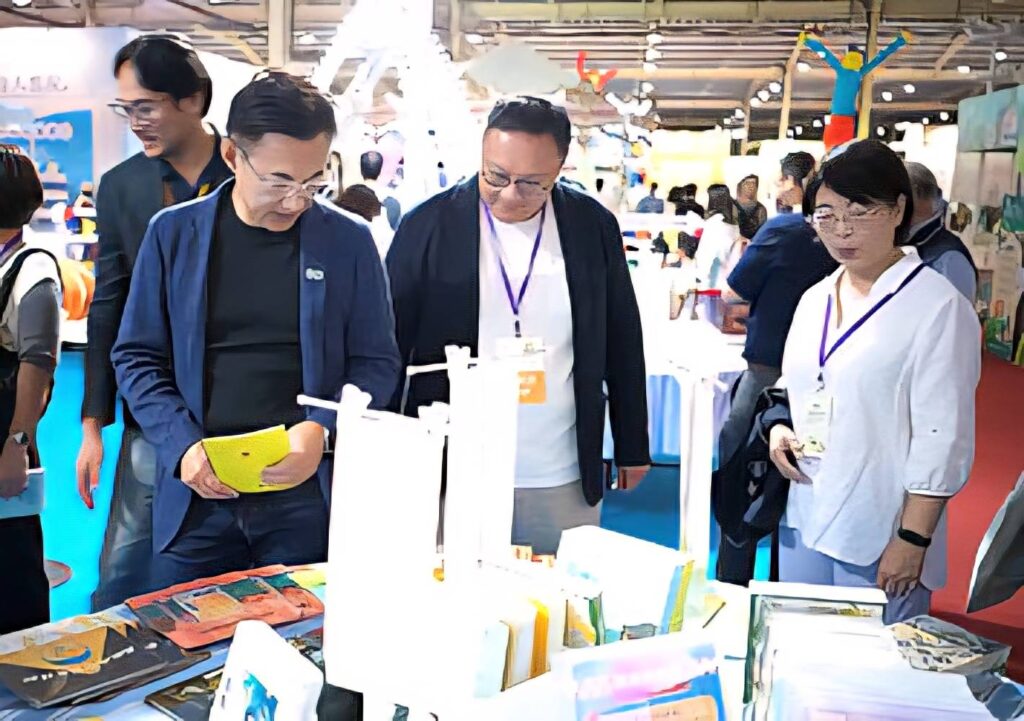 ▲書展活動交流熱絡，現場擠進相當多的人潮，場面十分熱烈。（圖/臺中市文化局 提供）