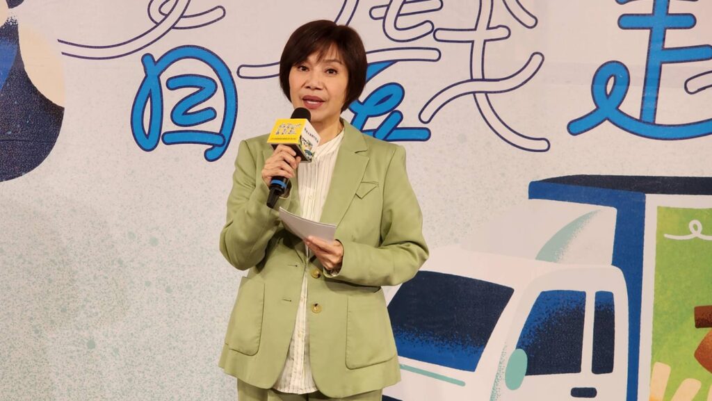 ▲唐美雲以歌仔戲團團長之名主持今天發佈會，說明三戲團全省巡演的正面意義。（記者 辛澎祥/攝）