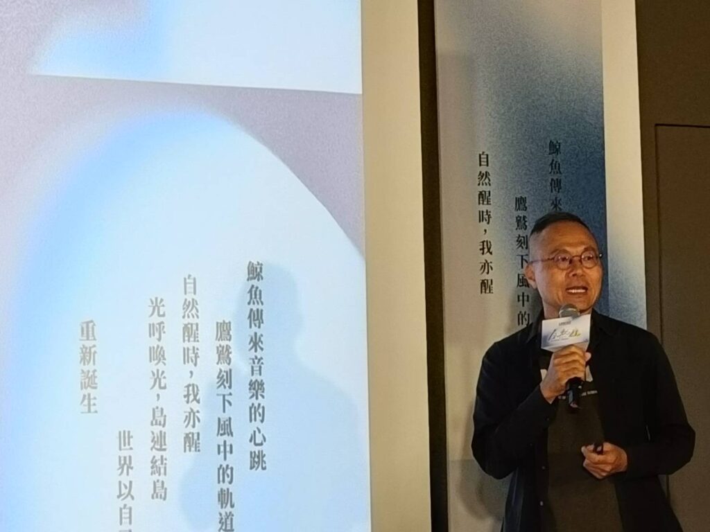 ▲策展人鴻鴻提出整個活動的豐富內容所帶來的文化與出版效益。（記者 辛澎祥/攝）