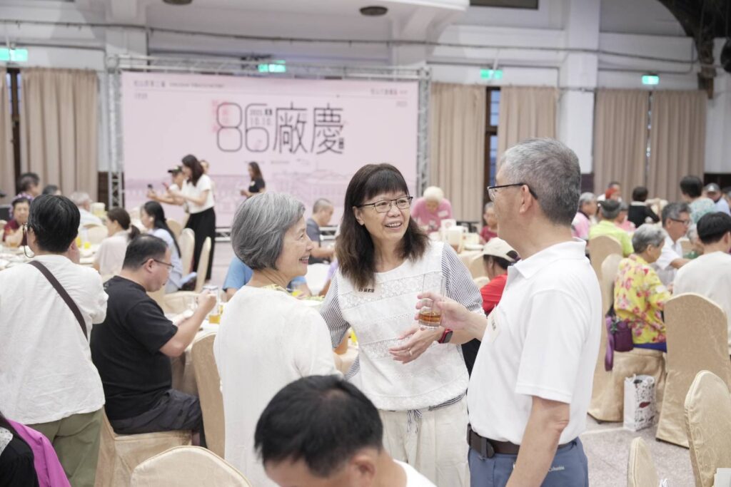 ▲松菸資深員工回廠同賀，場面熱烈。（圖/台北市文化局 提供）