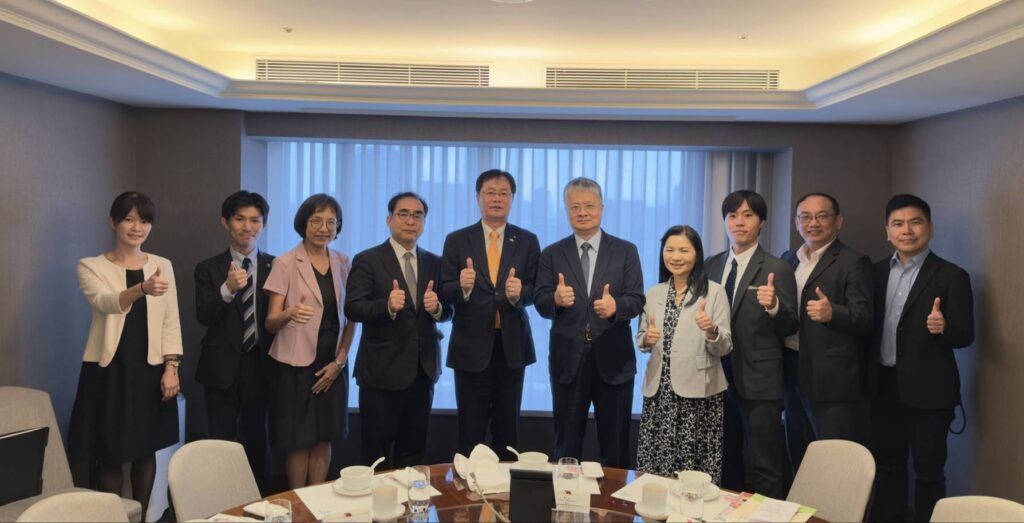 ▲臺日教育界人士開心合影留念。(圖/教育部 提供)