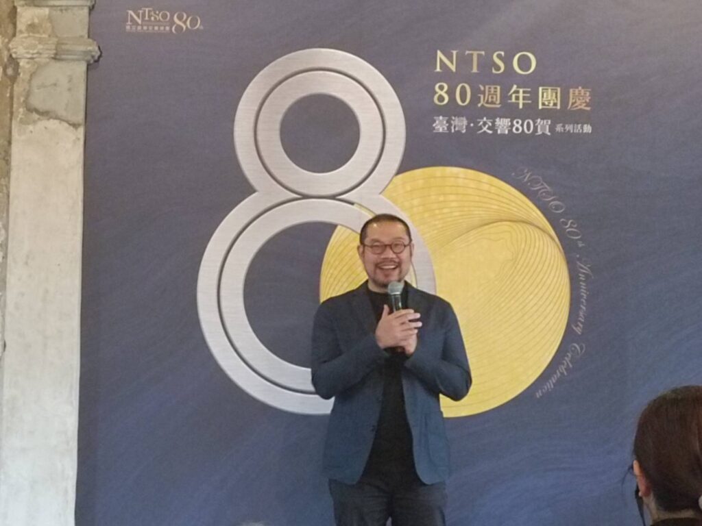 ▲簡文彬總監暨指揮致詞時說明國臺交80周年慶的正面意義，並準備妥當的演出節目與民眾共享。（記者 辛澎祥/攝）